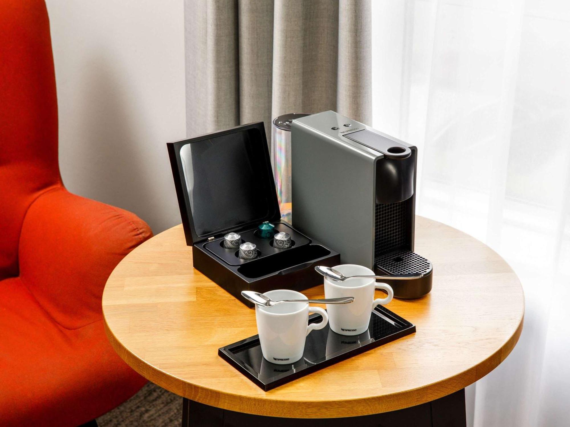Mercure Cardiff North Hotel Exterior foto