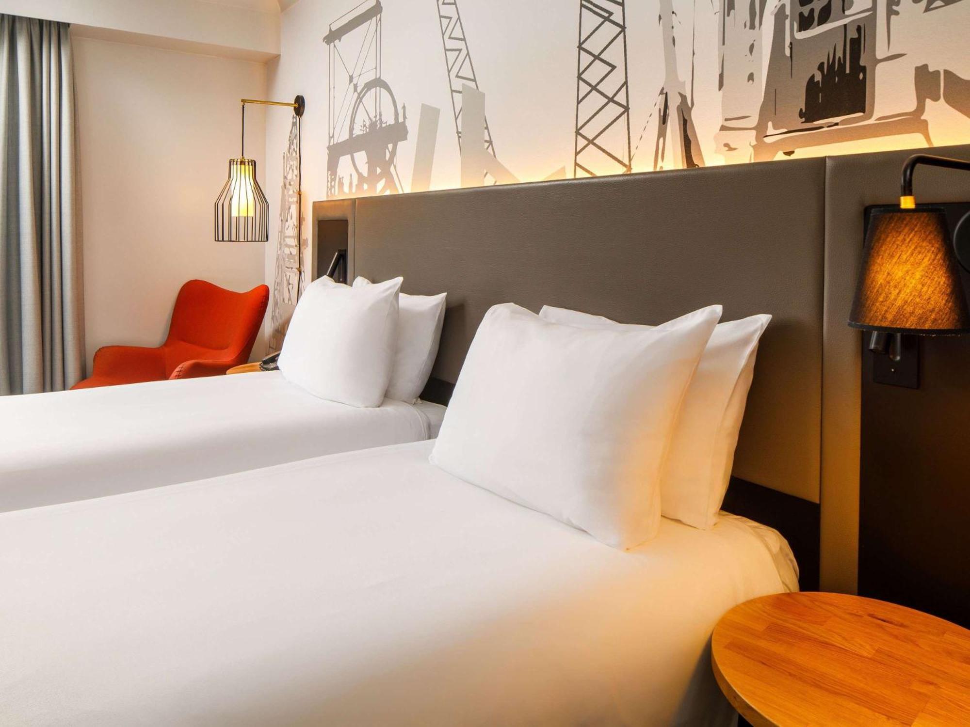 Mercure Cardiff North Hotel Exterior foto