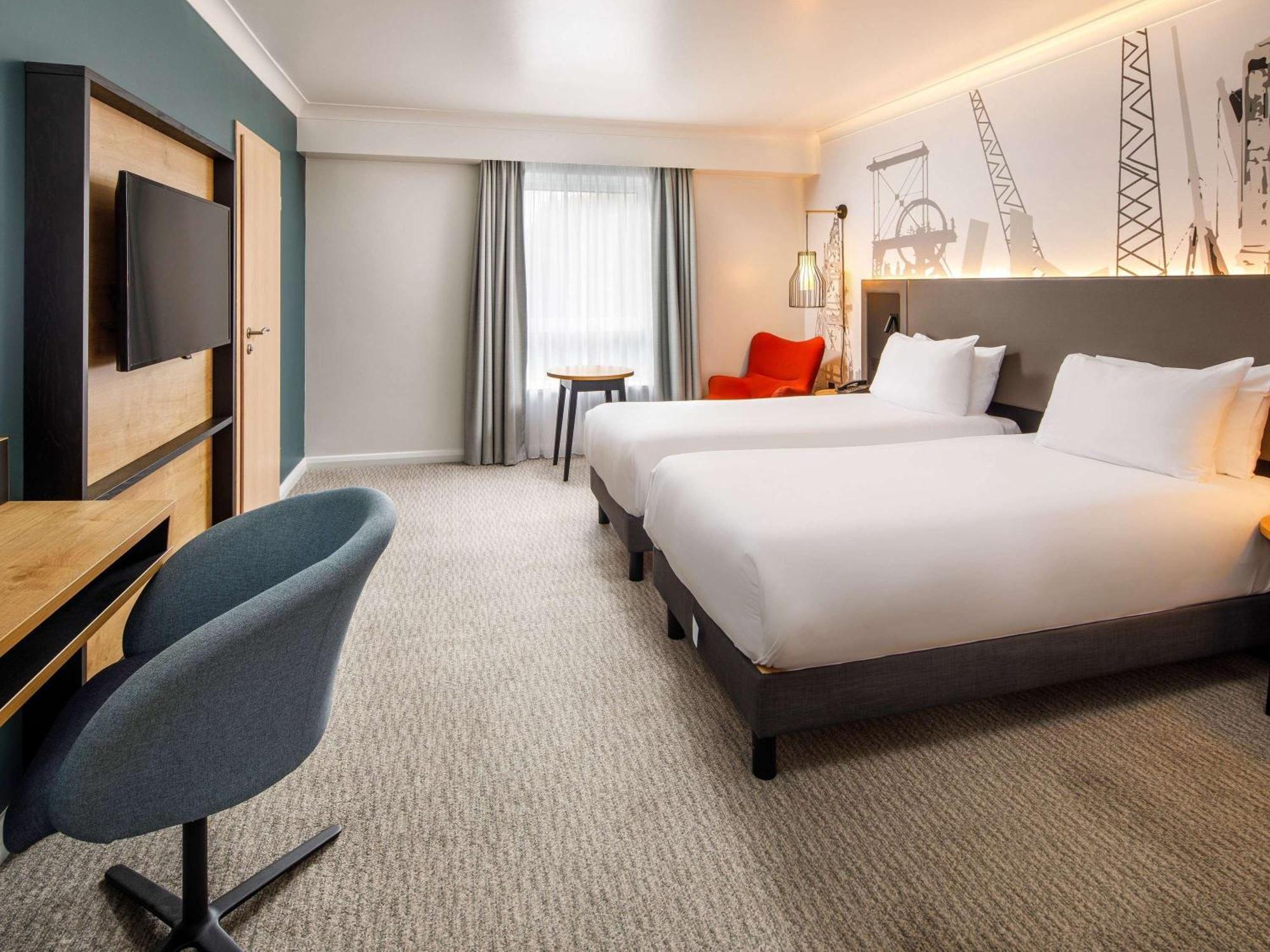 Mercure Cardiff North Hotel Exterior foto