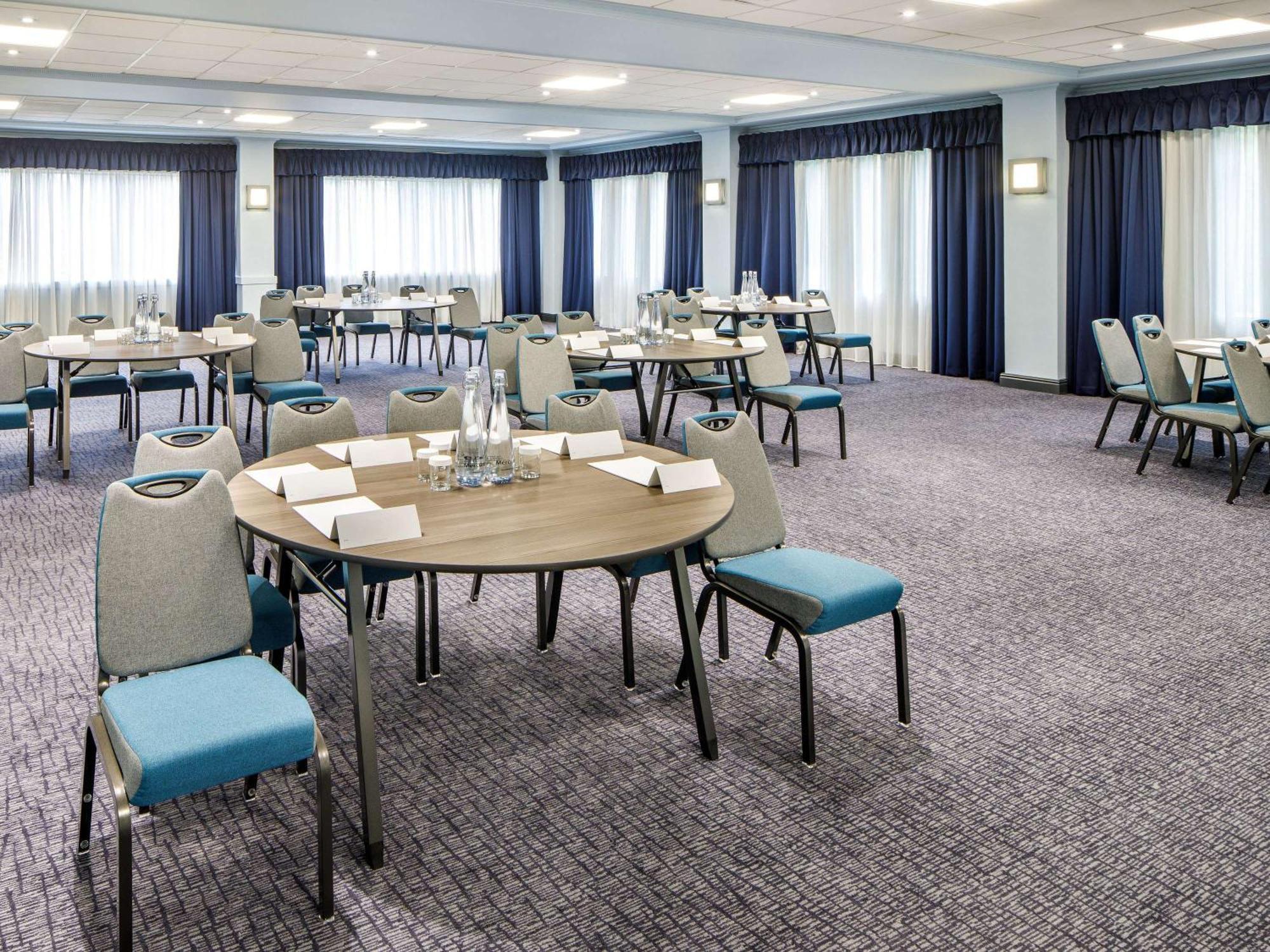 Mercure Cardiff North Hotel Exterior foto